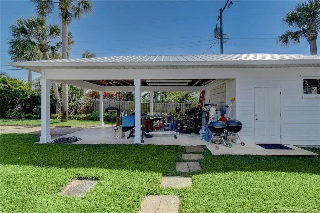Photo of 834 SE Riverside Drive