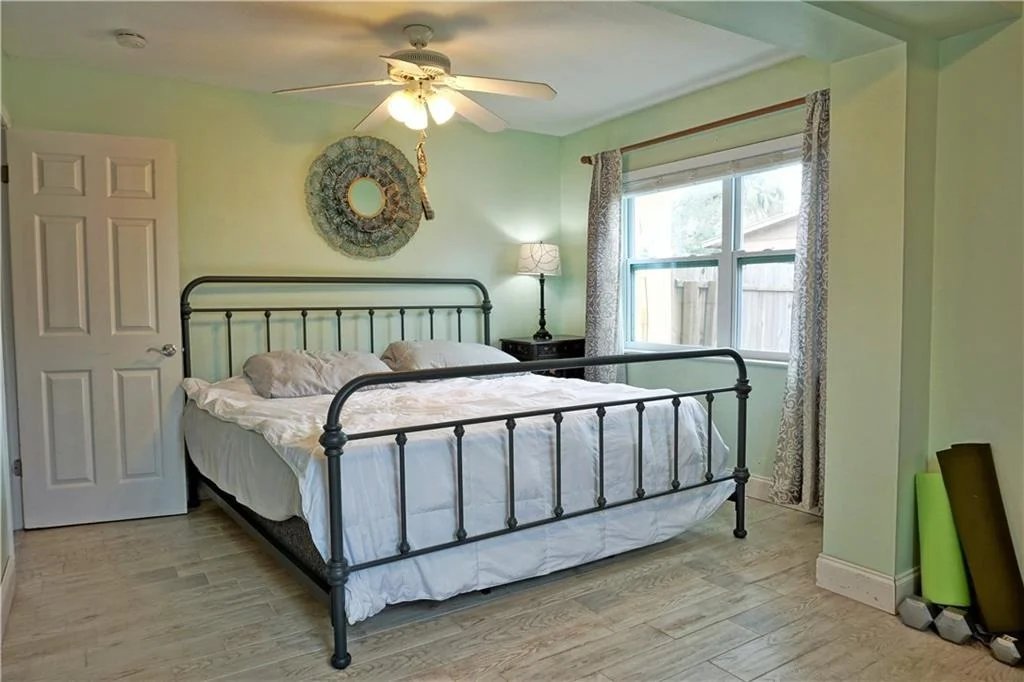 Photo of 523 SE Dolphin Drive