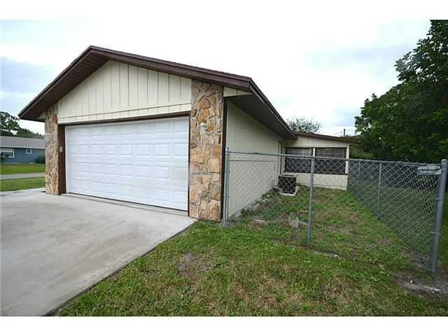 Photo of 2918 SE Orchid Street