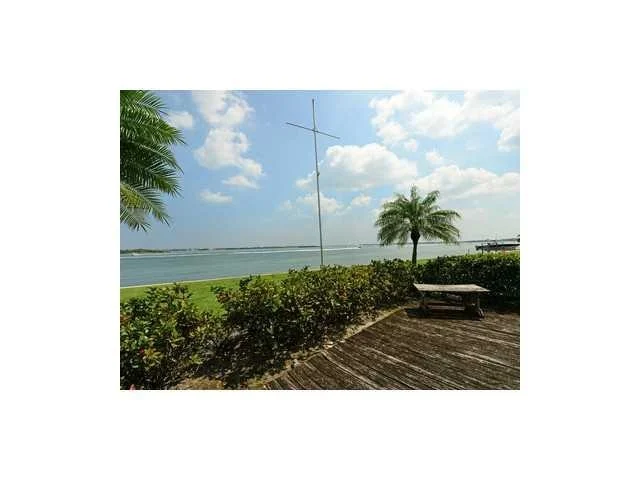 Photo of 1 N Island Road