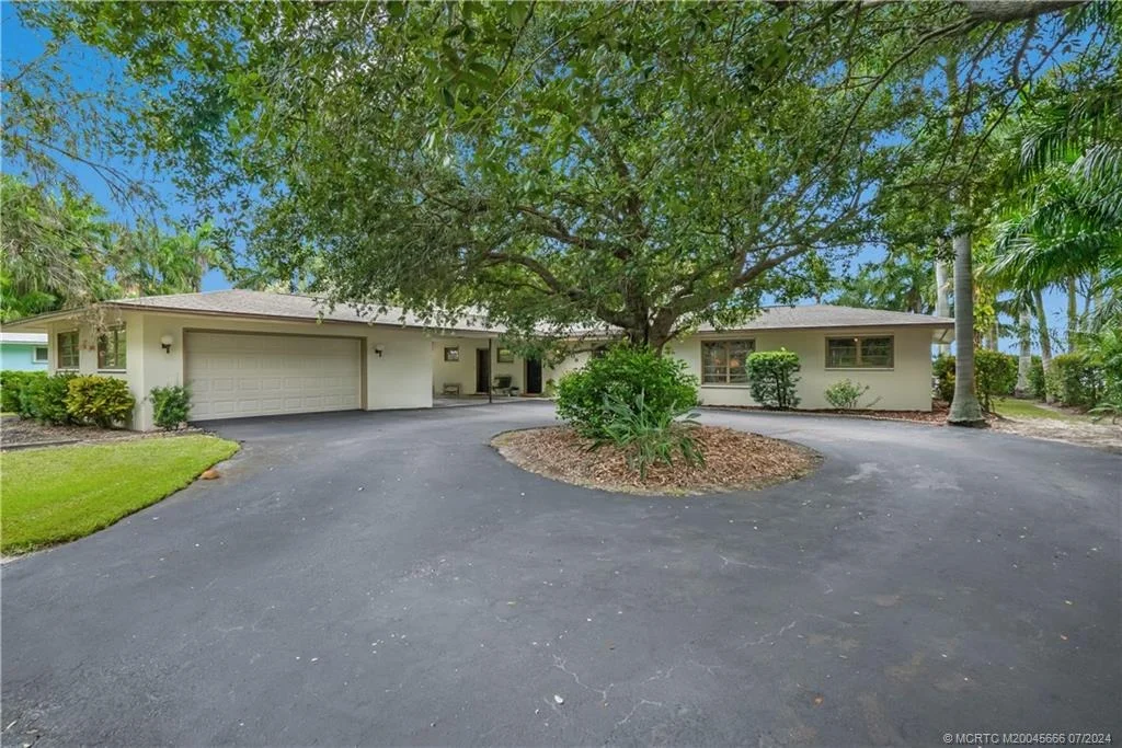 Photo of 1809 NW Bright River Point