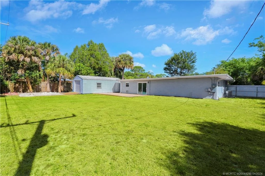 Photo of 327 SW Dyer Drive