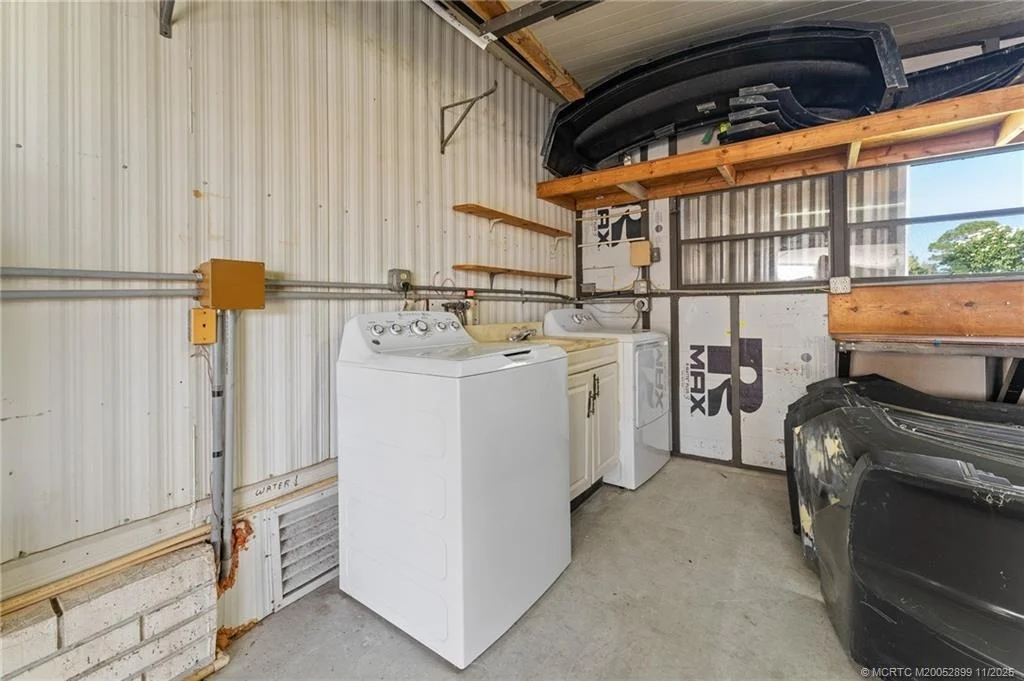 Photo of 2733 SW Thunderbird Trail