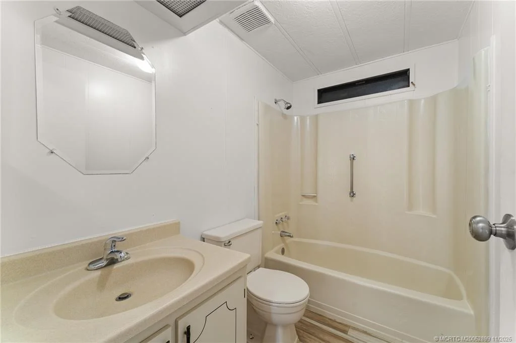Photo of 2733 SW Thunderbird Trail
