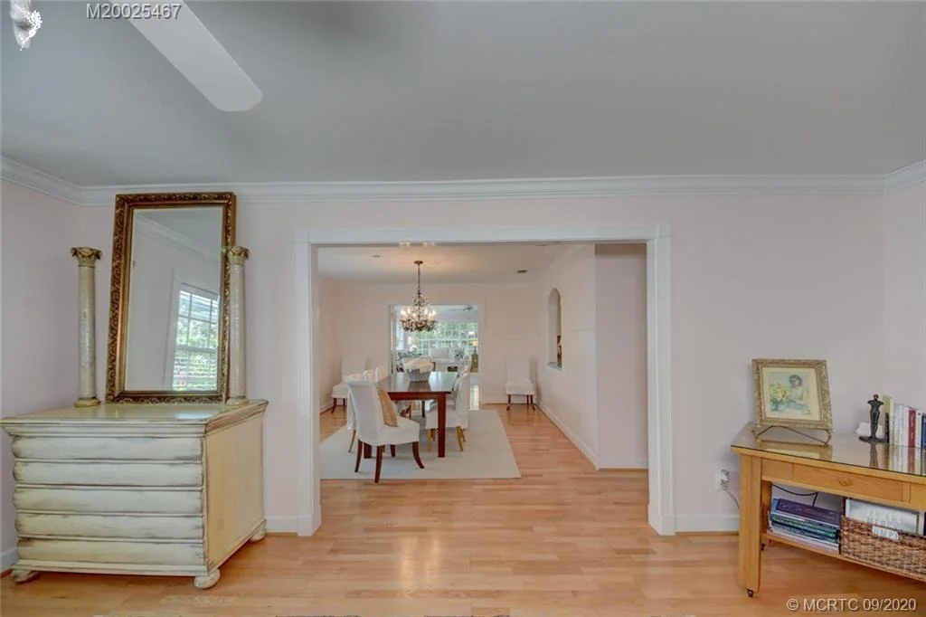 Photo of 904 SE Riverside Drive