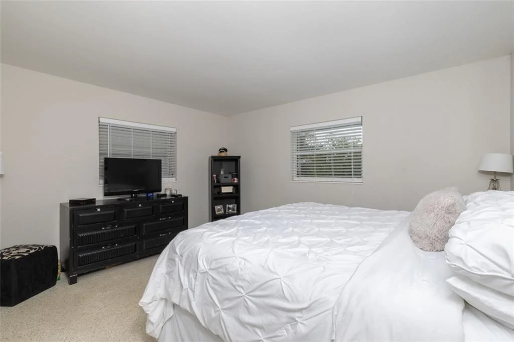 Photo of 2389 NW Sunset Boulevard