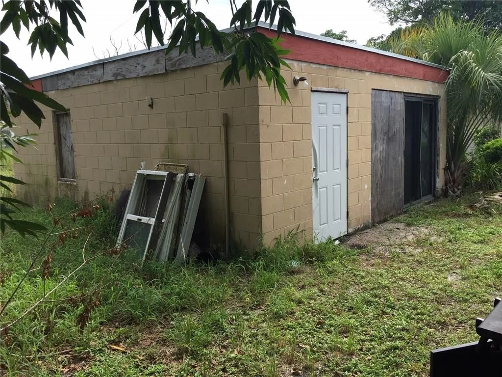 Photo of 905 SE Tarpon Avenue