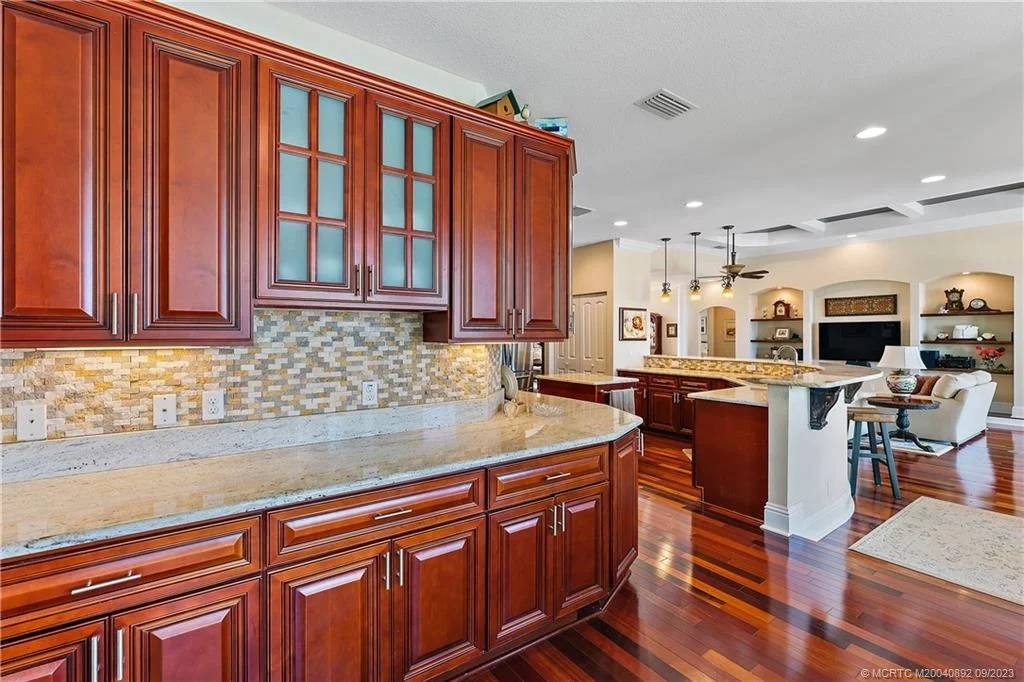 Photo of 587 SW Lost River Road