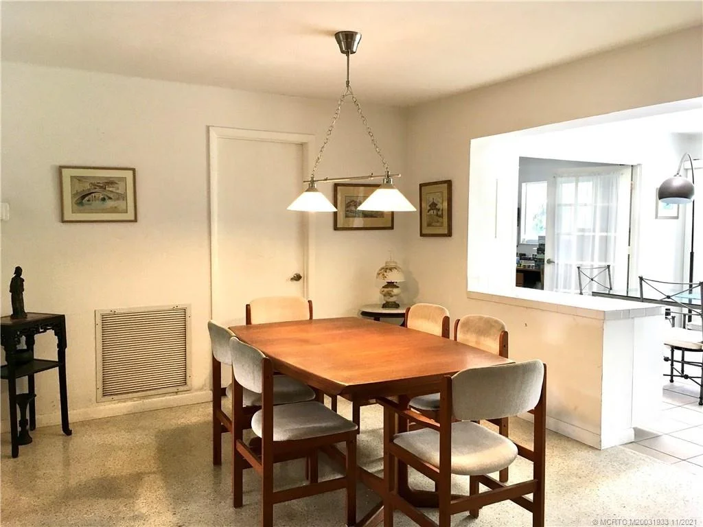 Photo of 702 NW Sunset Drive