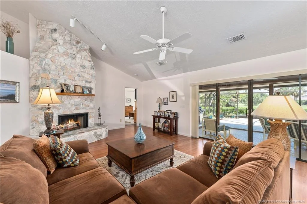 Photo of 919 NE Juniper Place
