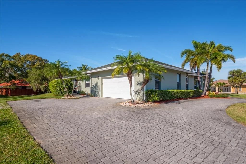 Photo of 2340 NW Bay Colony Drive