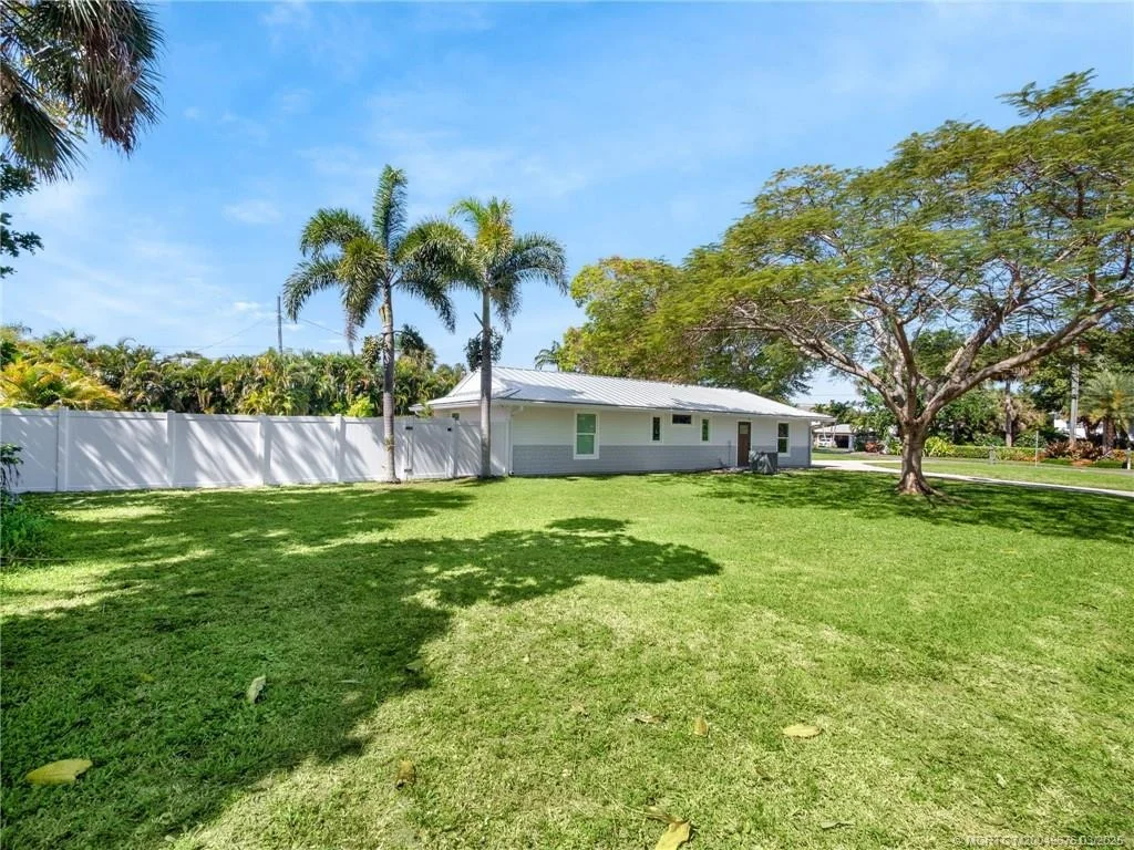 Photo of 1318 SE Riverside Drive