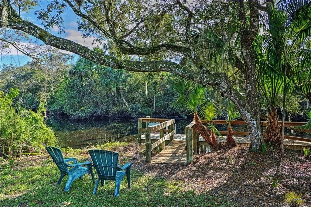 Photo of 286 SE Cardinal Trail