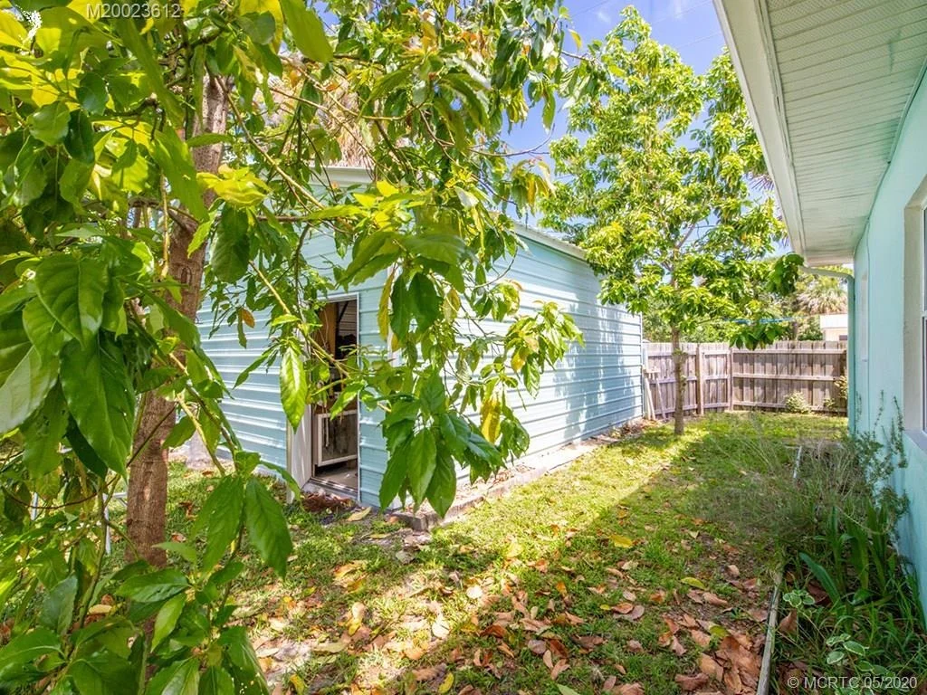 Photo of 702 SE Dolphin Drive