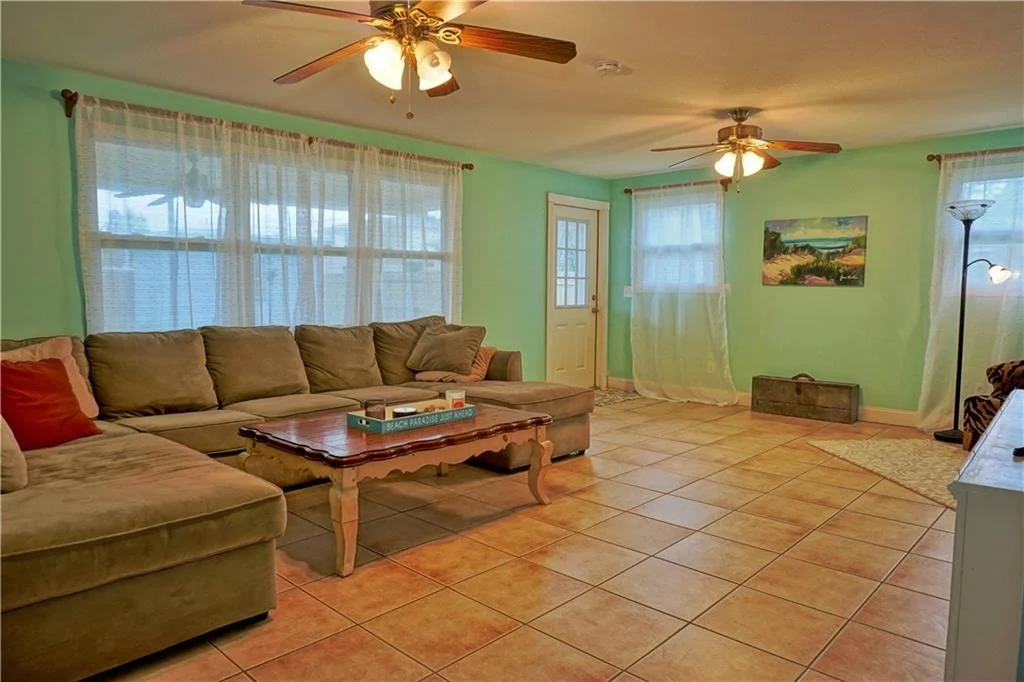 Photo of 523 SE Dolphin Drive