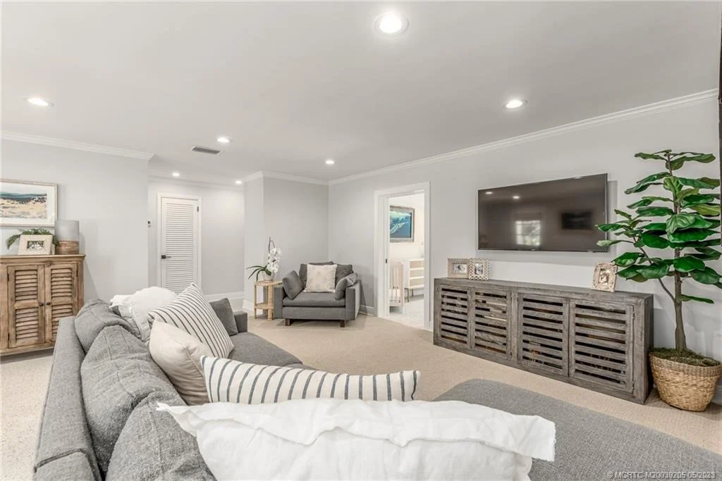 Photo of 382 SE Edgewood Drive