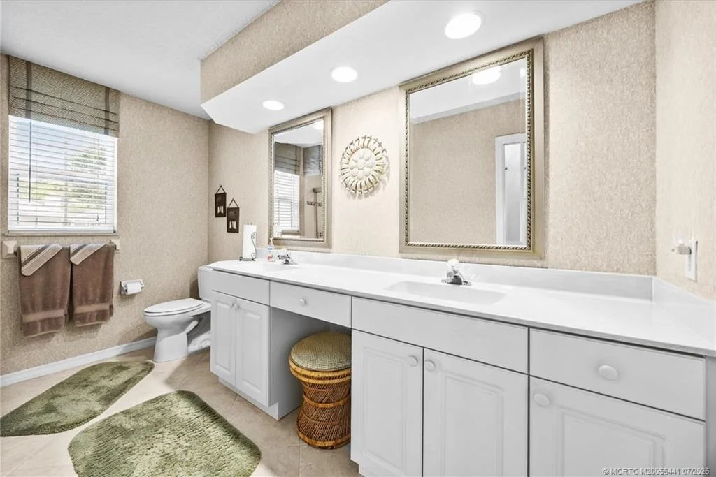 Photo of 2375 NW Cove View