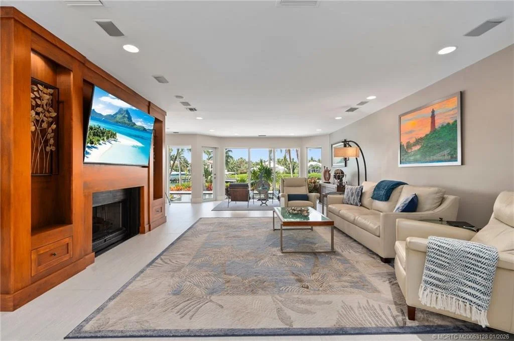 Photo of 6460 SE Harbor Circle