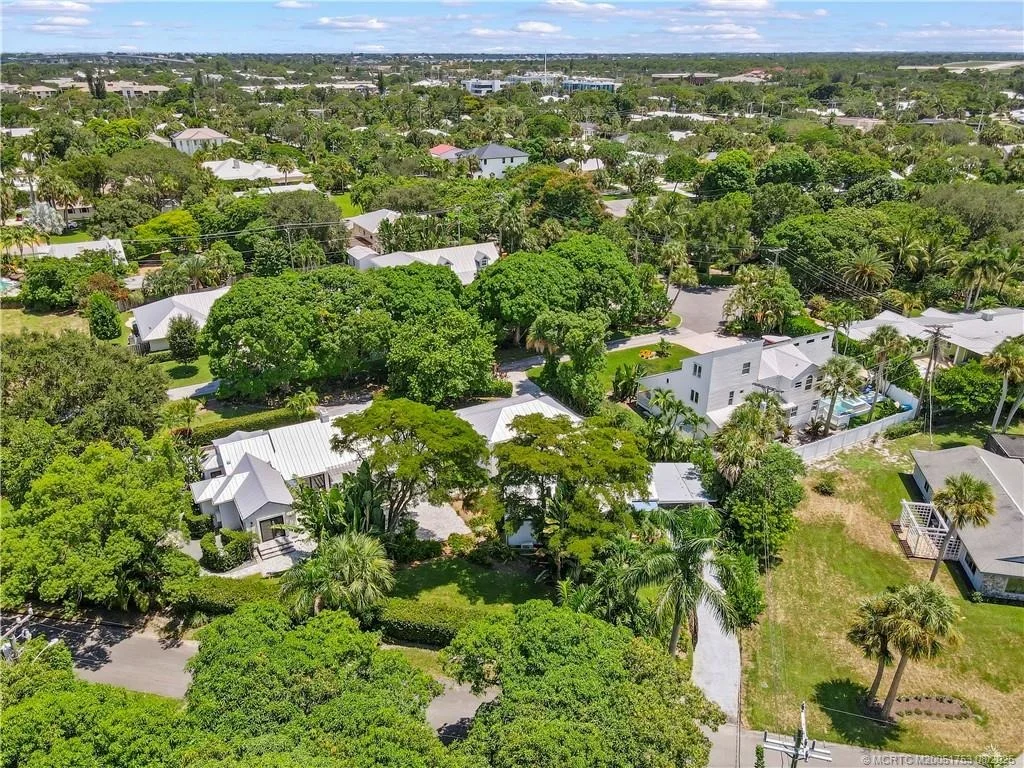 Photo of 200 SE Pelican Drive