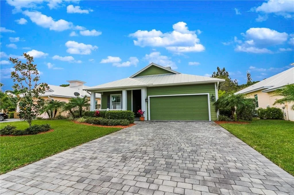 Photo of 2430 NW Hummingbird Circle