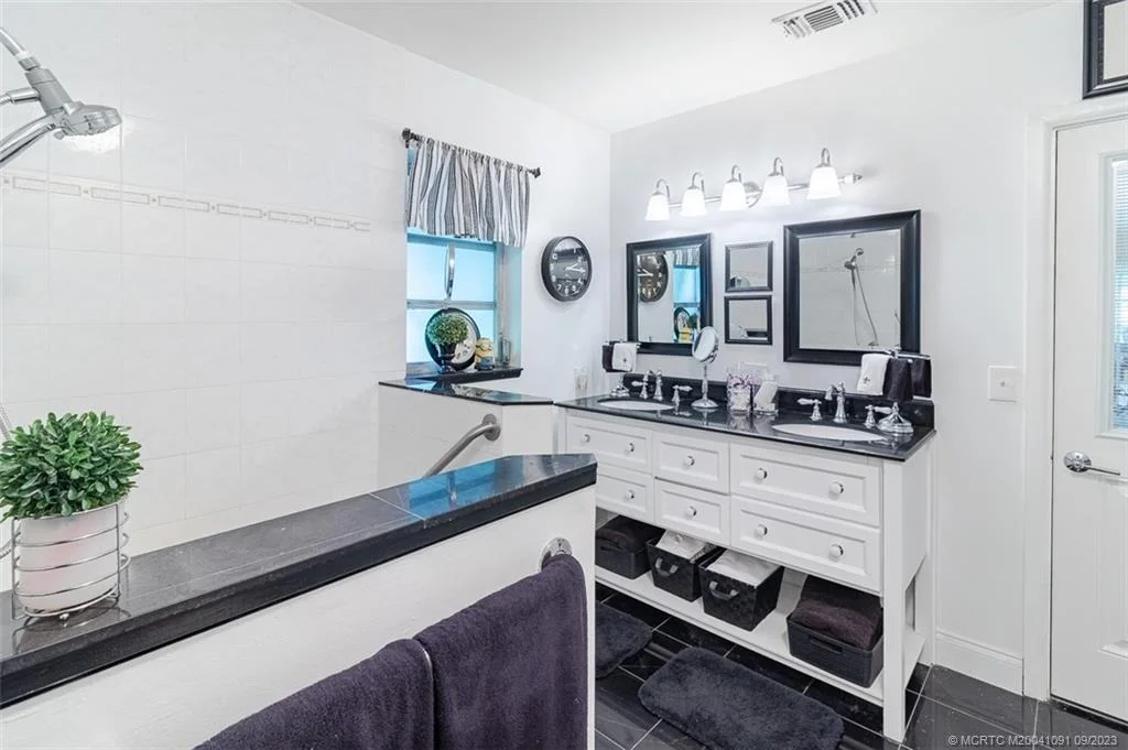 Photo of 2481 NW Everglades Boulevard