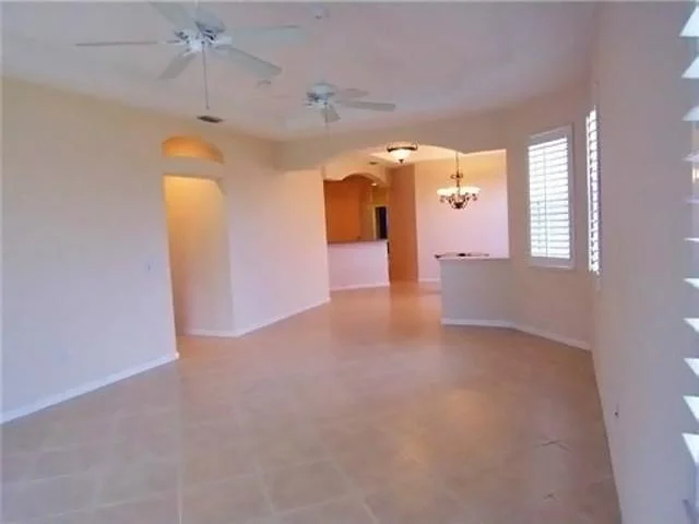 Photo of 491 NW Red Pine Way
