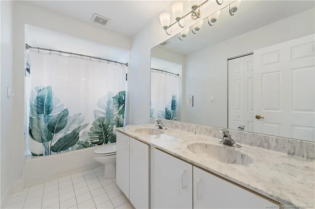 Photo of 1100 Lakeshore Drive