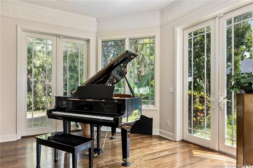 Photo of 12 Oakwood Drive
