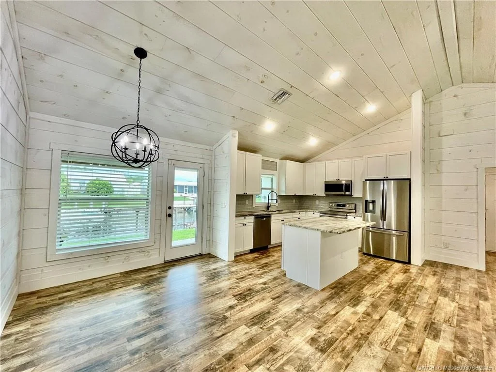Photo of 2608 SE 32nd Street