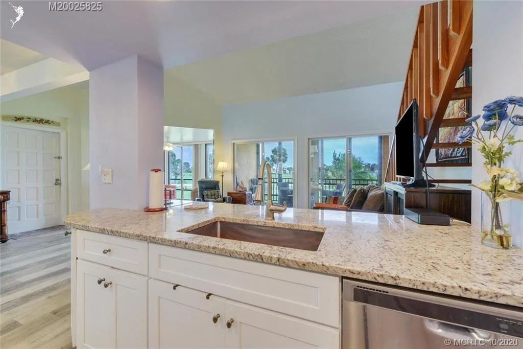 Photo of 320 NE Golfview Circle