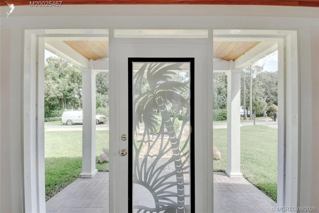 Photo of 904 SE Riverside Drive