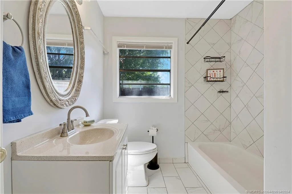 Photo of 327 SW Dyer Drive