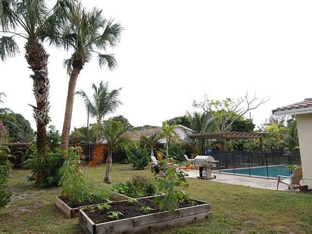 Photo of 723 SE PARKWAY Drive