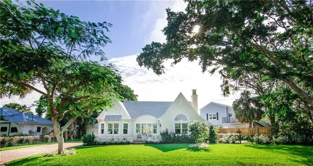 Photo of 313 SE Pelican Drive