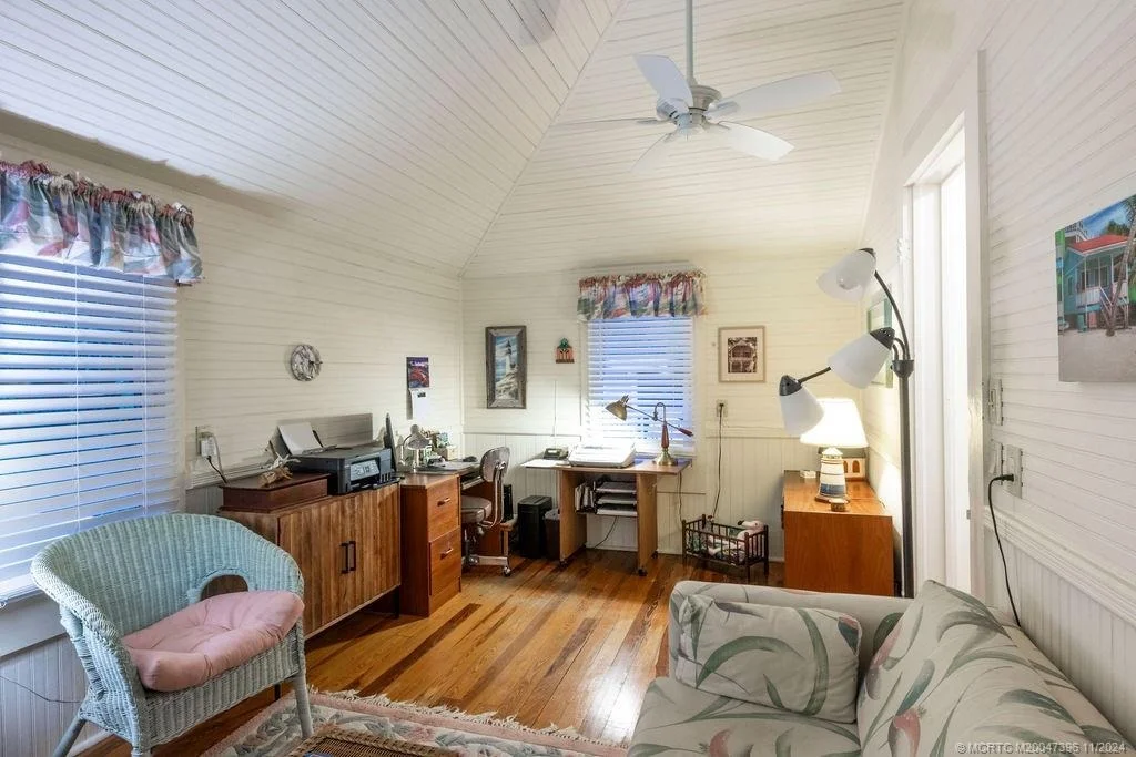 Photo of 535 SW Siesta Way