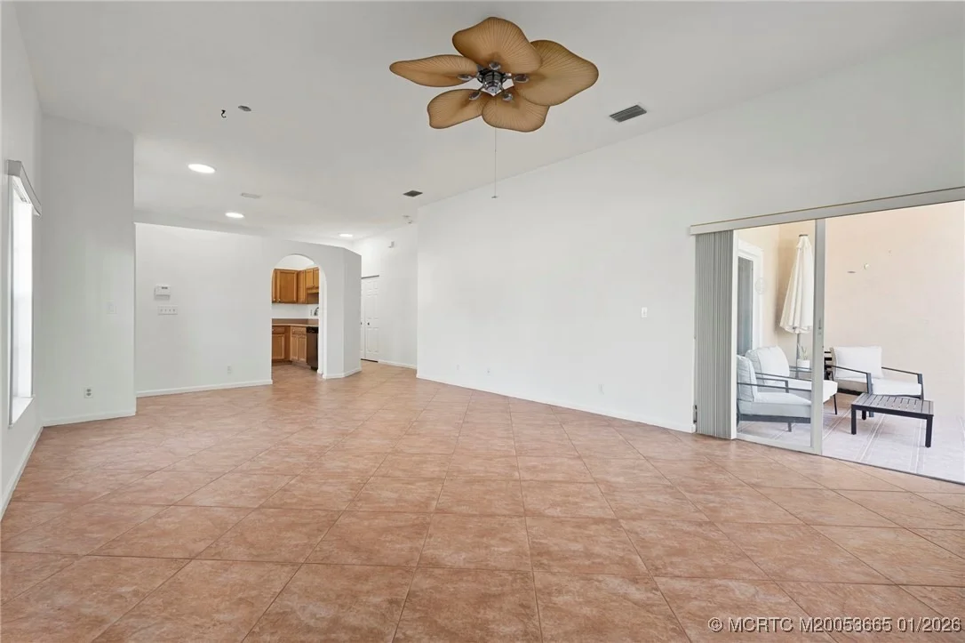 Photo of 581 NW Broken Oak Trail