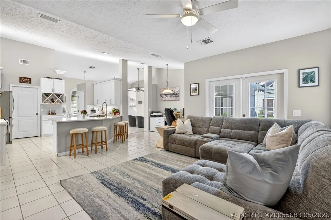 Photo of 671 SE Pin Oak Terrace