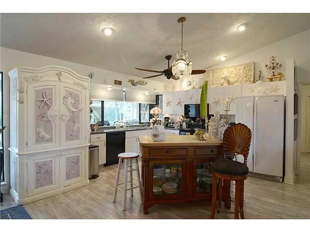Photo of 4221 SE Rainbows End