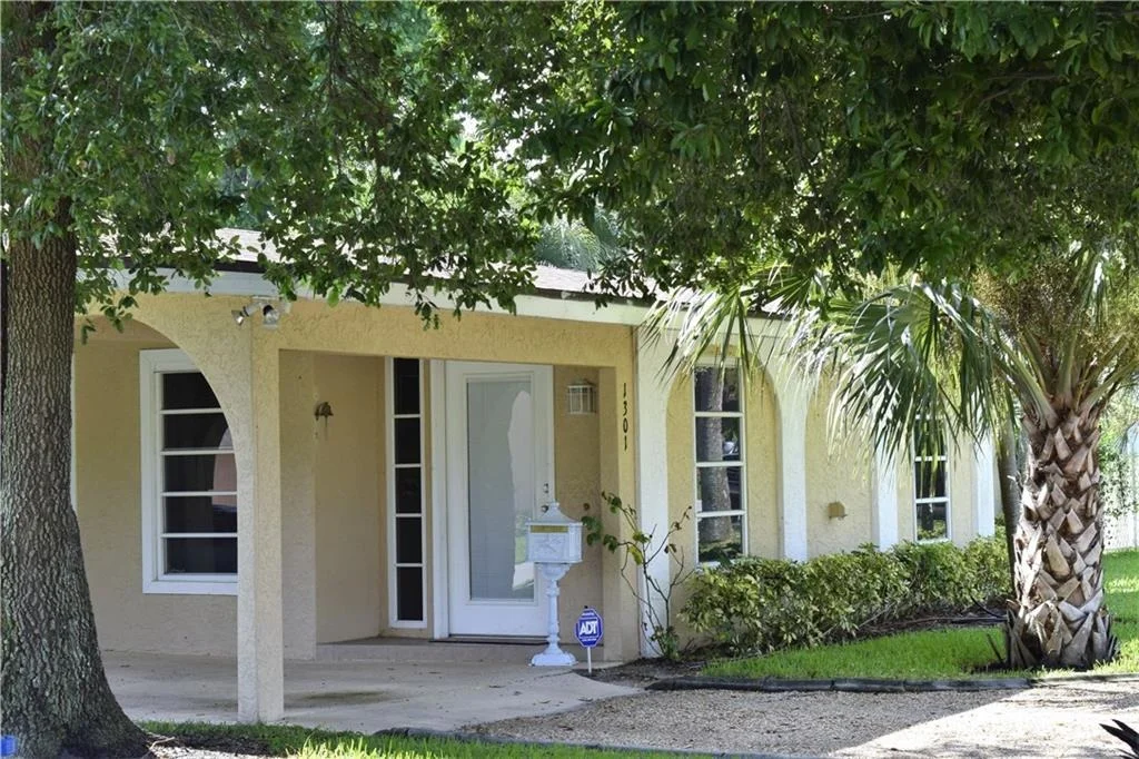 Photo of 1301 SE Pathfinder Avenue