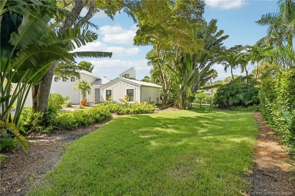 Photo of 200 SE Pelican Drive