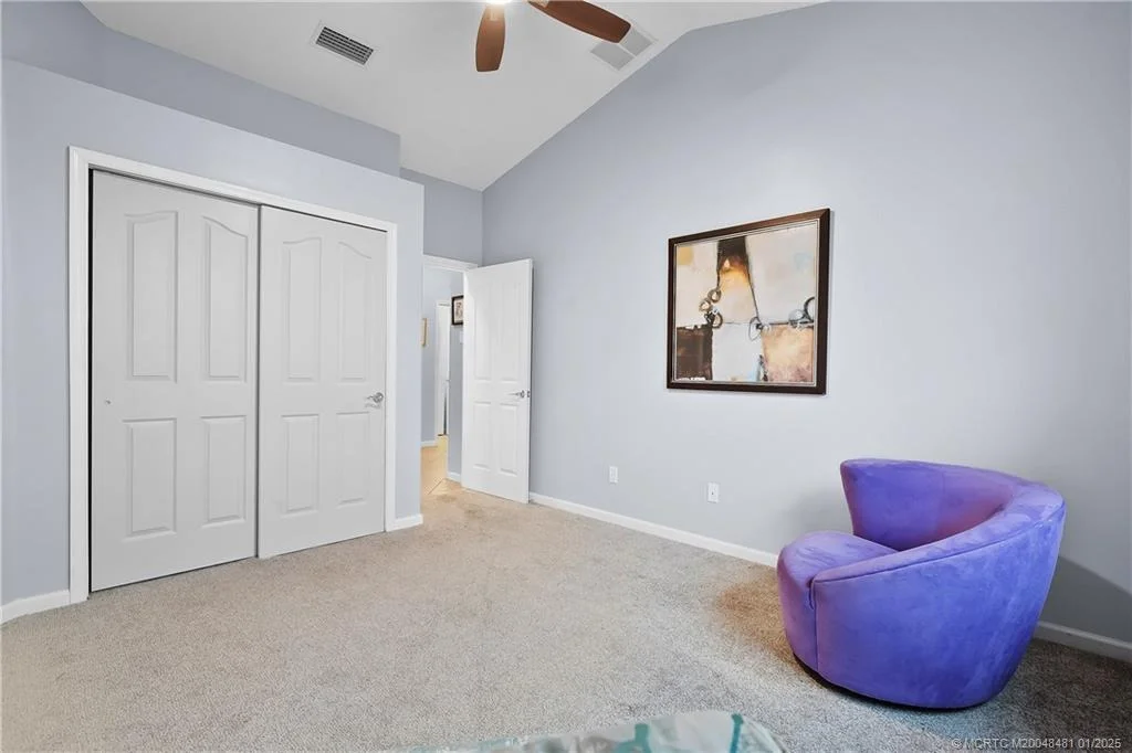 Photo of 600 NW Red Pine Way