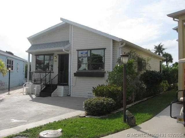 Photo of 562 Nettles Boulevard