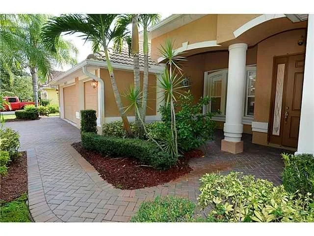 Photo of 2072 SW Panther Trace