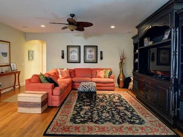 Photo of 621 NW Sunset Drive