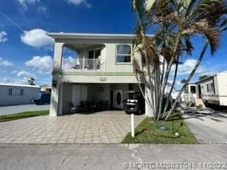 Photo of 601 S Nettles Boulevard