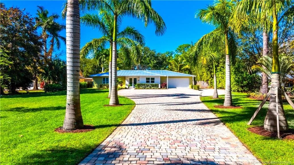 Photo of 994 NW Pine Lake Drive