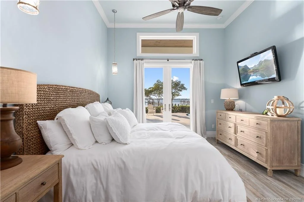 Photo of 1912 NW Cove Circle