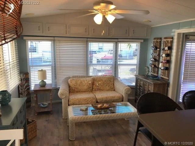 Photo of 686 Nettles Boulevard