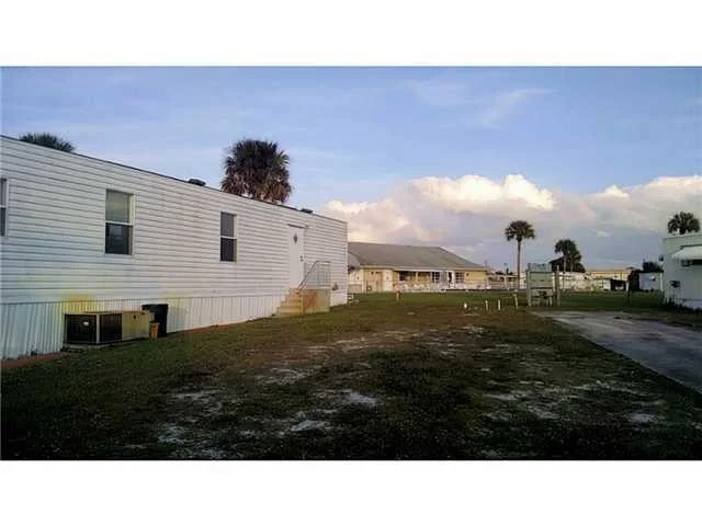 Photo of 206 SE Easy Street