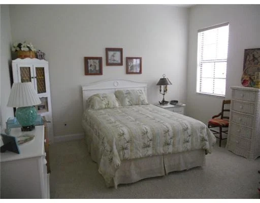 Photo of 643 SW OVERLOOK Drive